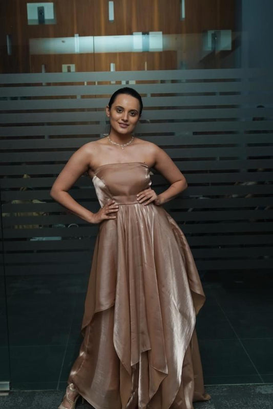 Elegant Beige Gown in Satin with Asymmetric Skirt and Sculpted Draping