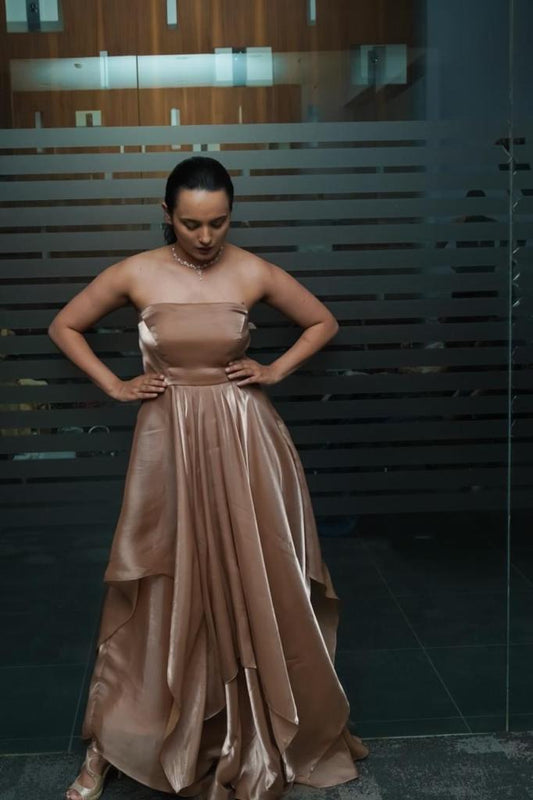 Elegant Beige Gown in Satin with Asymmetric Skirt and Sculpted Draping
