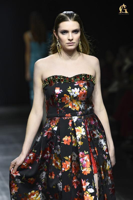 Elegant Black Strapless Dress Featuring Bold Floral Patterns and Flared Skirt